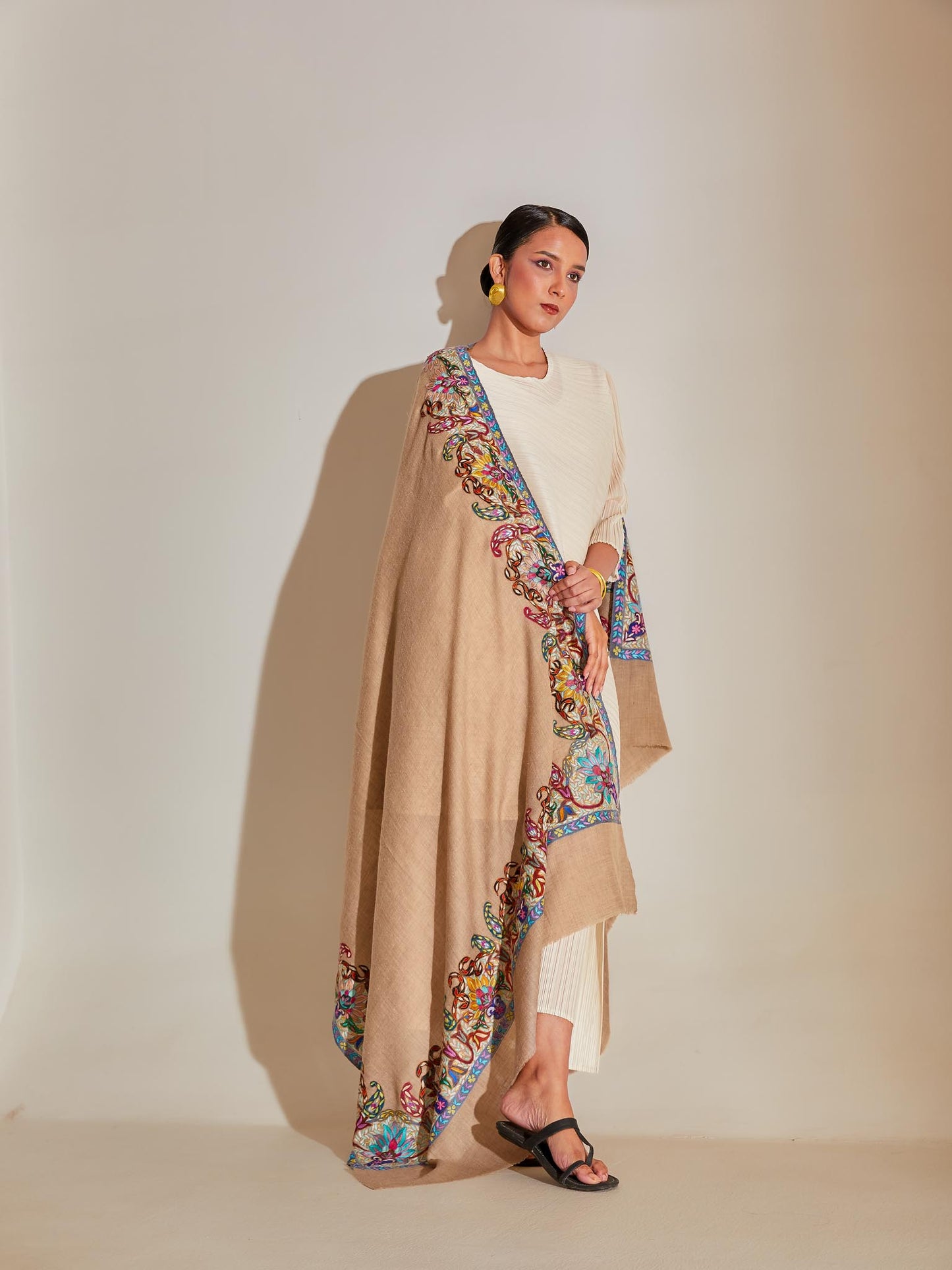 Model is wearing the Sahira Pashmina Shawl from Shaza.