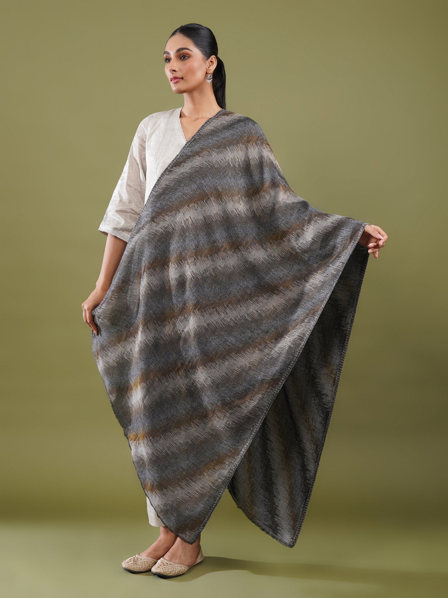 Samia Zari Woolen Stole