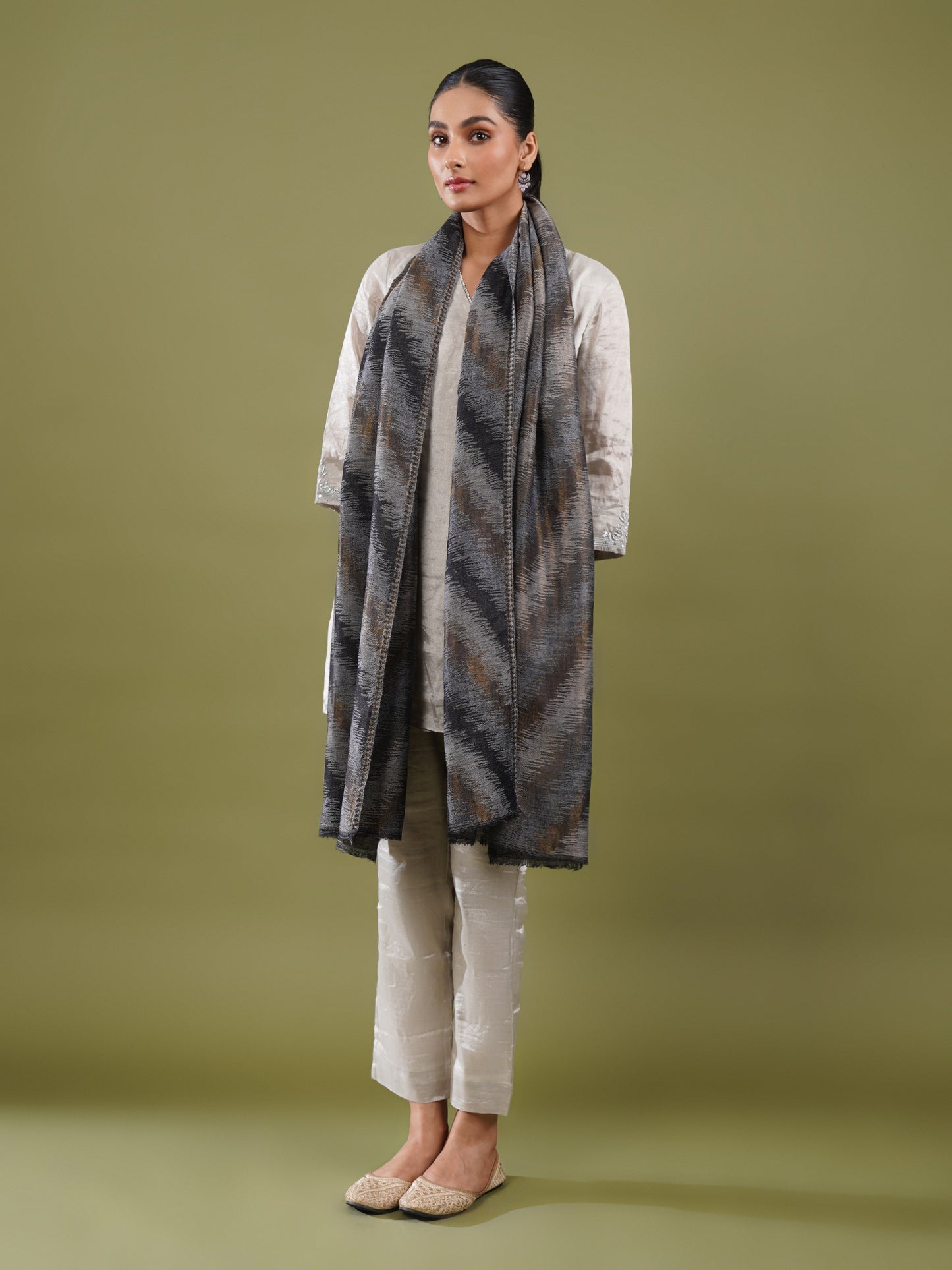 Samia Zari Woolen Stole