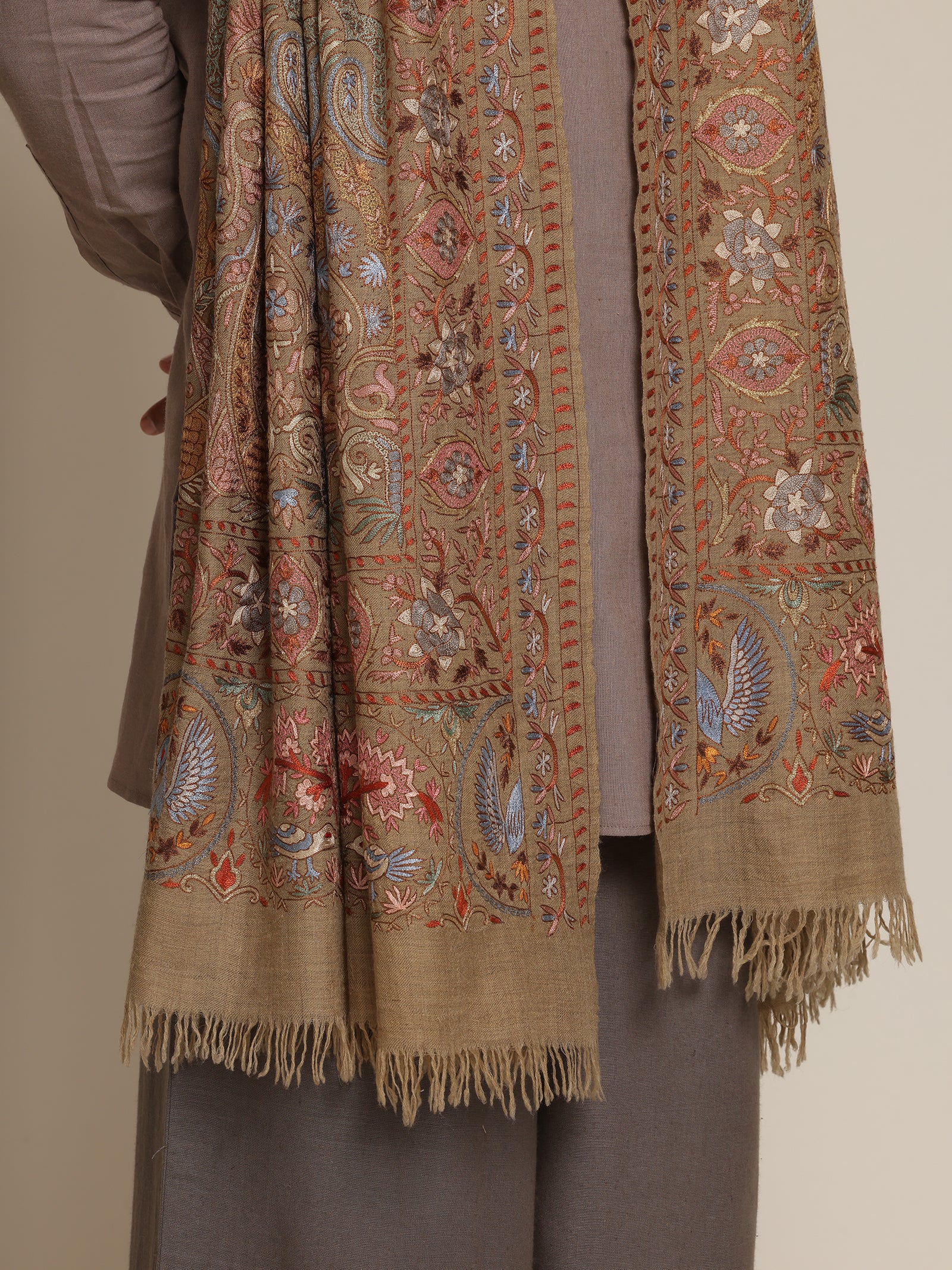 Man wearing beige pashmina shawl