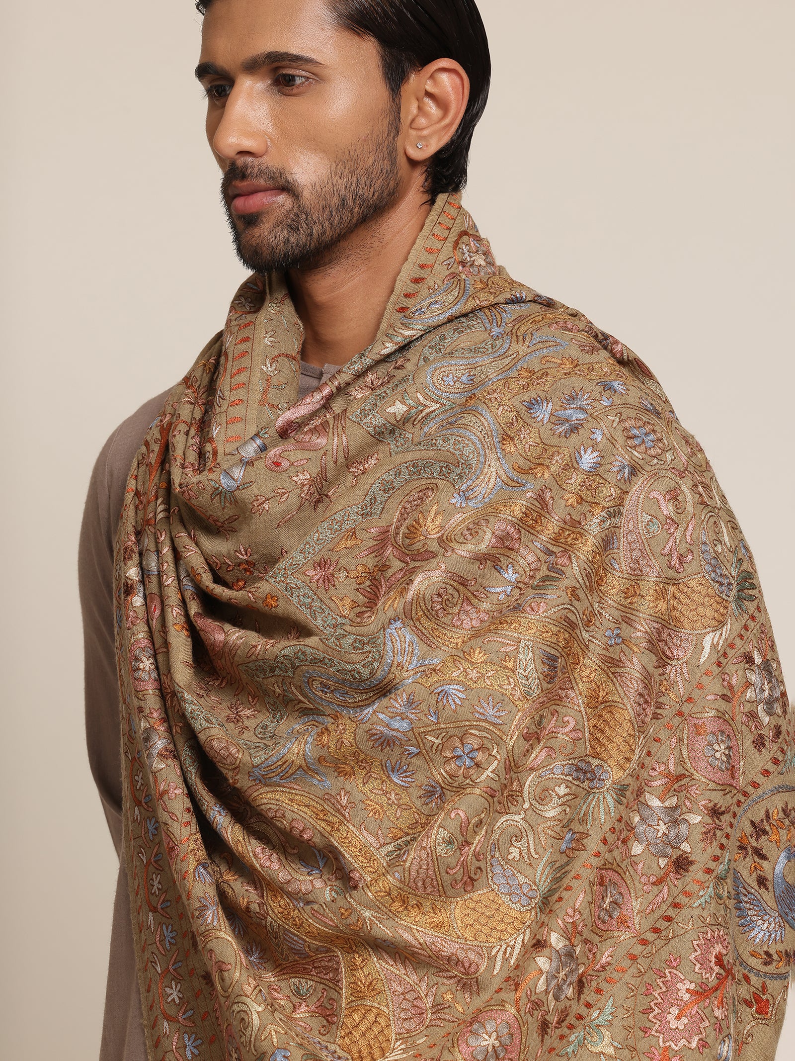 Man wearing beige pashmina shawl