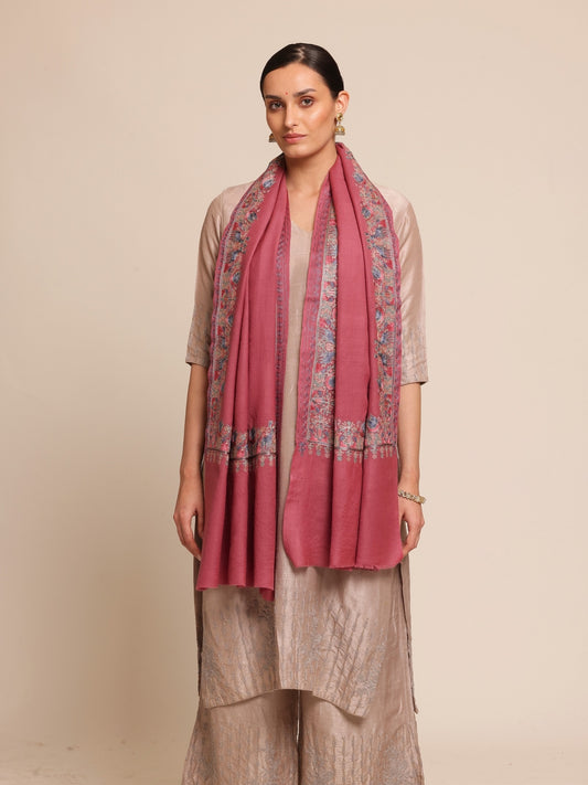 Woman wearing a pink stole