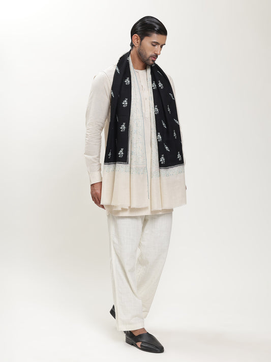 Man wearing a black and white pashmina shawl