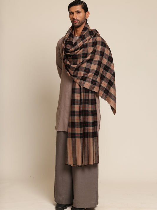 Man wearing a beige and black checkered Shawl