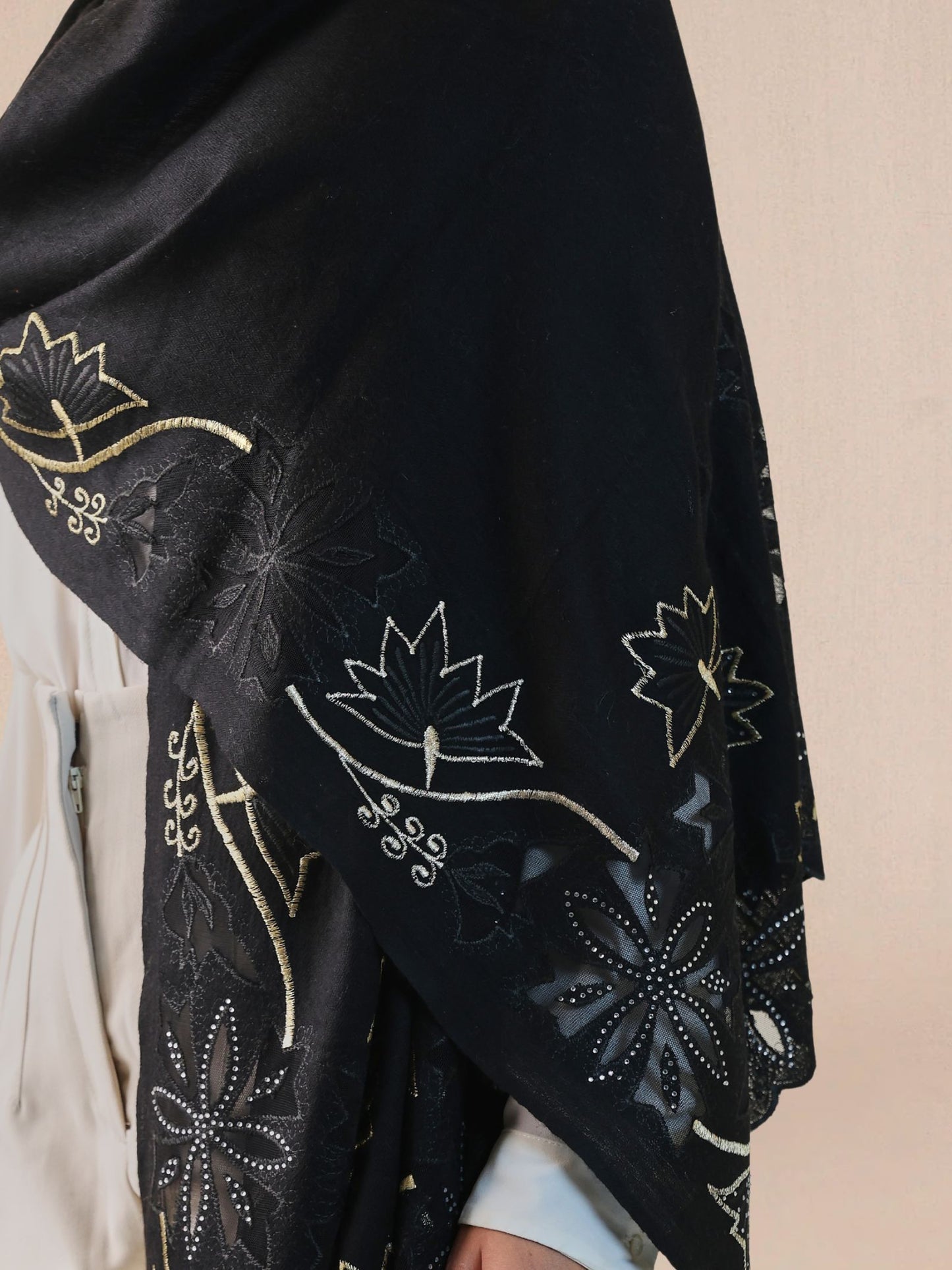 Vineyard Zaywar Woolen Stole