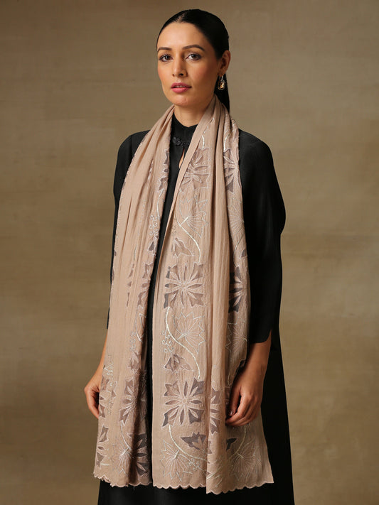 Model is wearing a Vineyard Zaywar stole featuring cutwork vine pattern bordered with zari details and hand embellished with fine swarovski, in a light tooshcolour. 