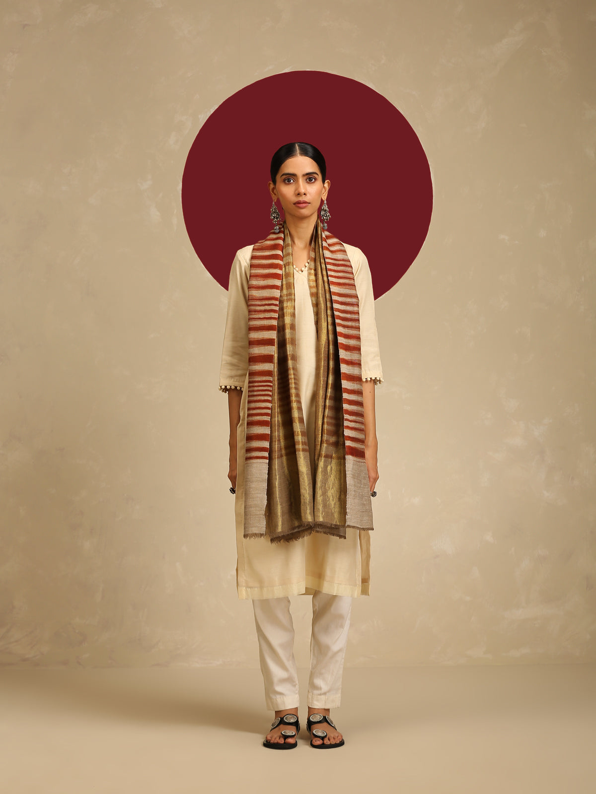 Model is wearing Ekkat reversible stole in a rust with gold zari backing. 