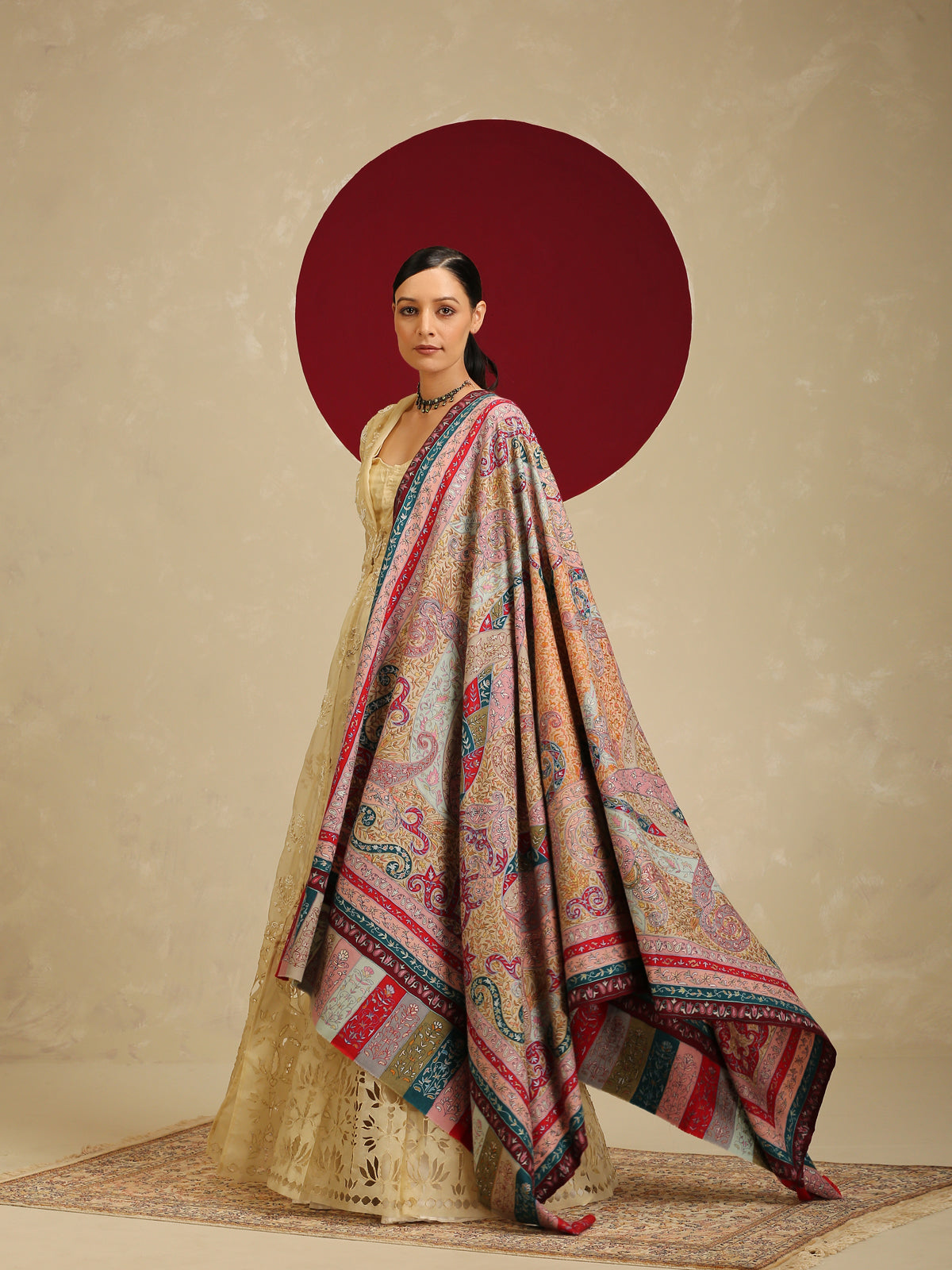 Model is wearing the Noor-e-kalam pashmina shawl from Shaza. 