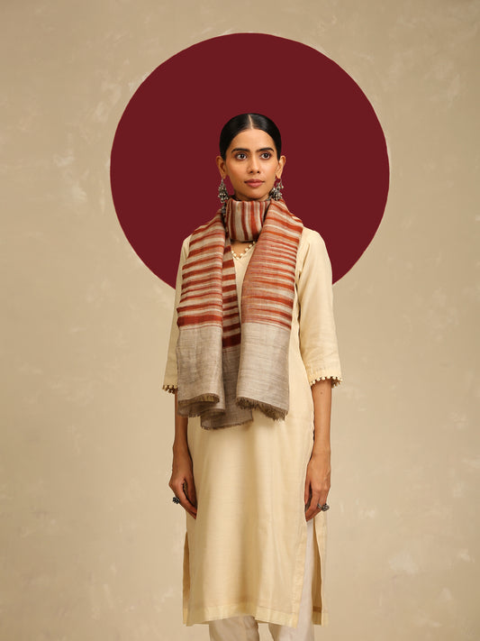 Model is wearing Ekkat reversible stole in a rust with gold zari backing. 