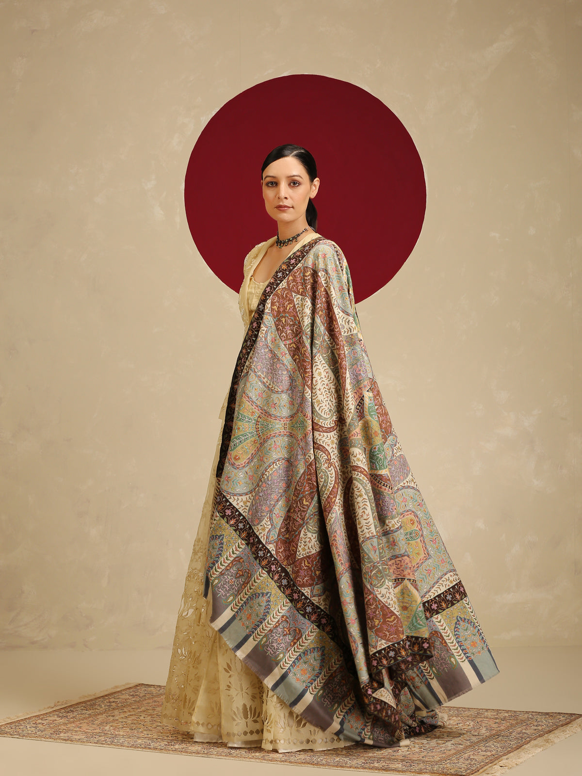 Model is wearing a Kalam-e-adaah pashmina shawl from Shaza.