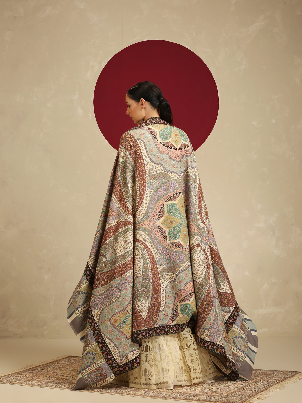 Model is wearing a Kalam-e-adaah pashmina shawl from Shaza.