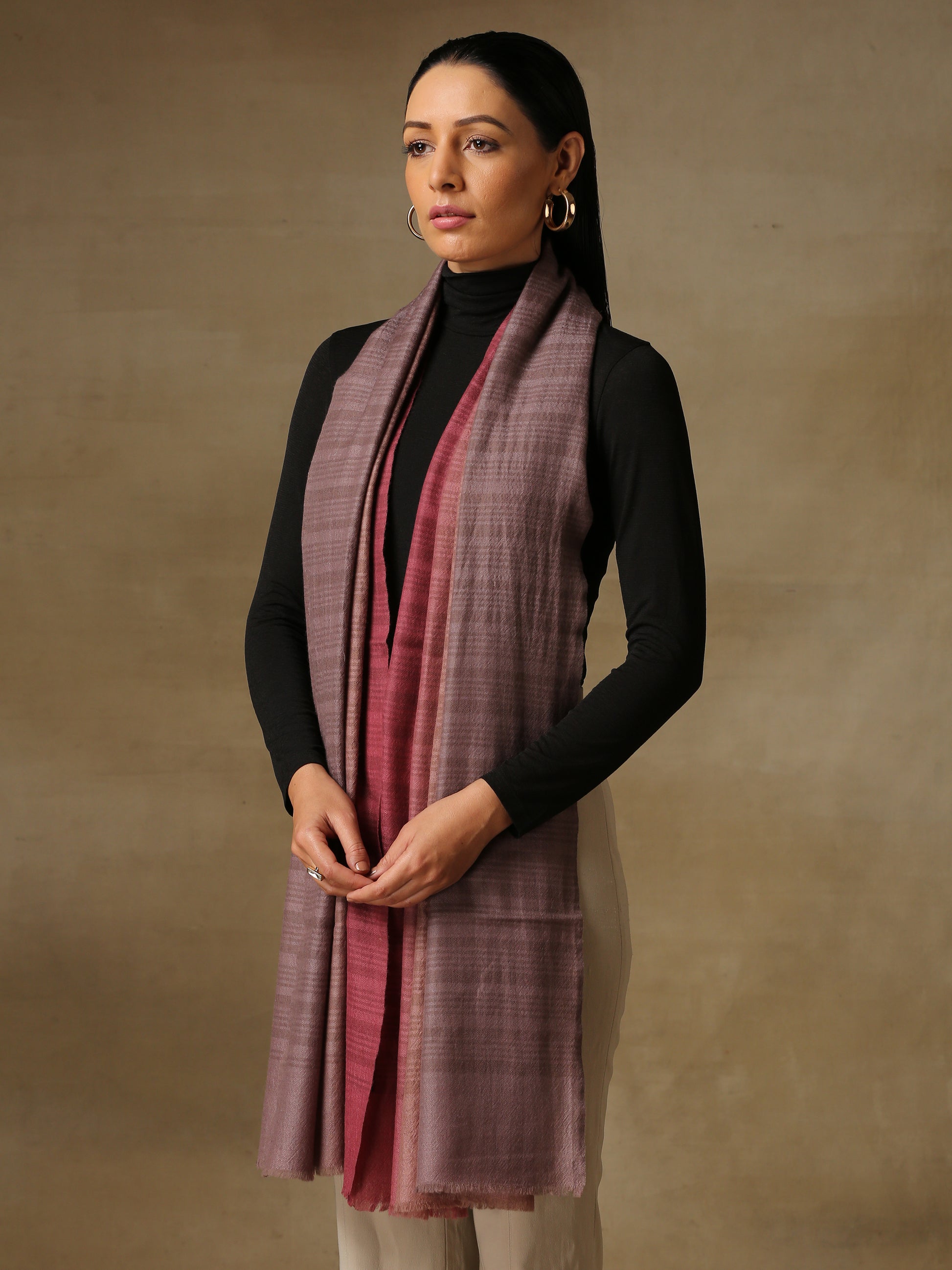 Model is wearing a Pashmina Ombre Stole in self weave in the colour foggy pink.