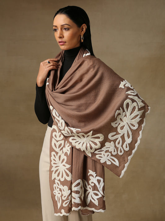Model is wearing a Velvet affair stole from Shaza, featuring white velvet applique on a toosh coloured cashmere stole. 