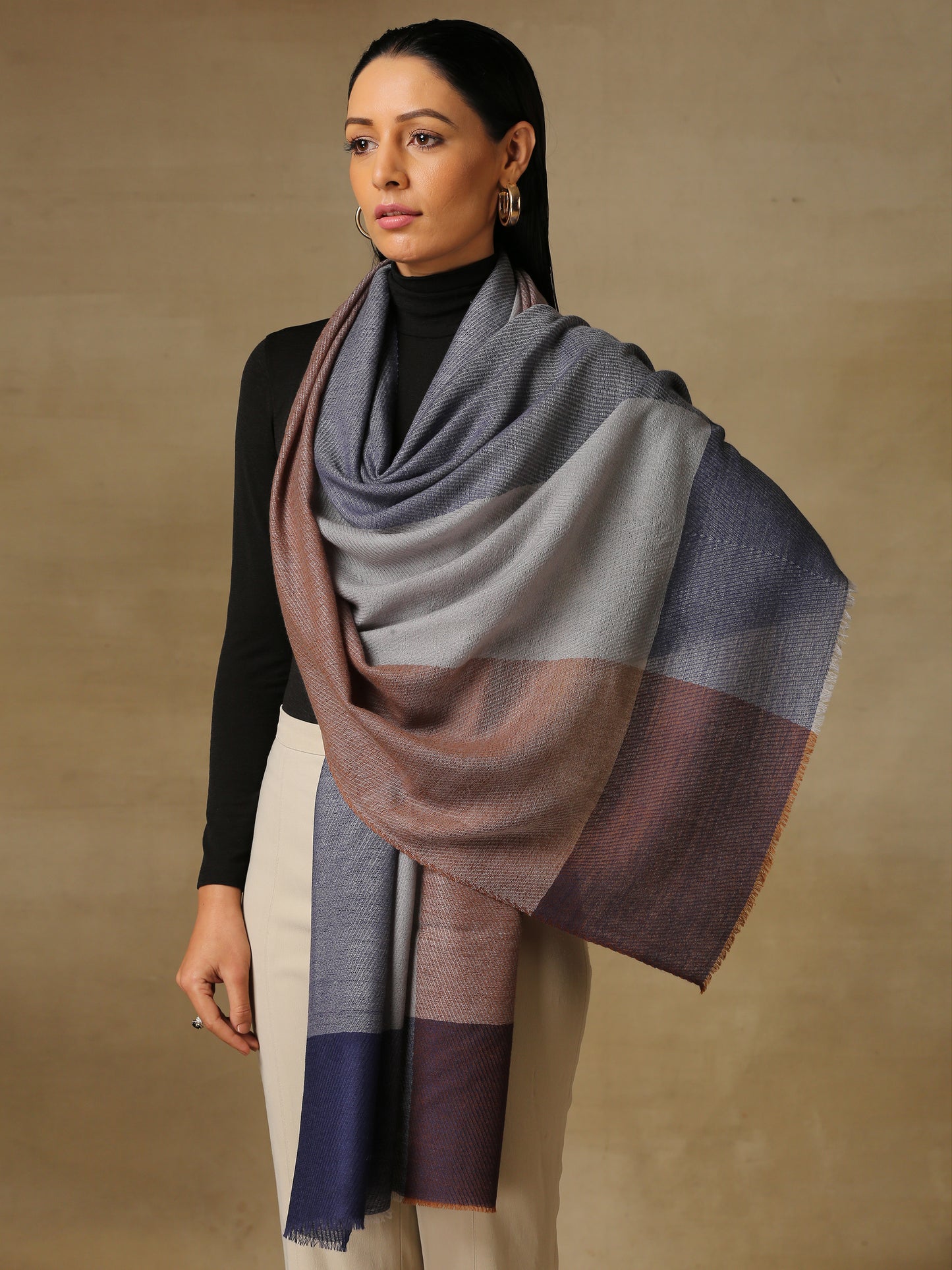 Model is wearing a Pardah stole by Shaza in gray, blue and brown.