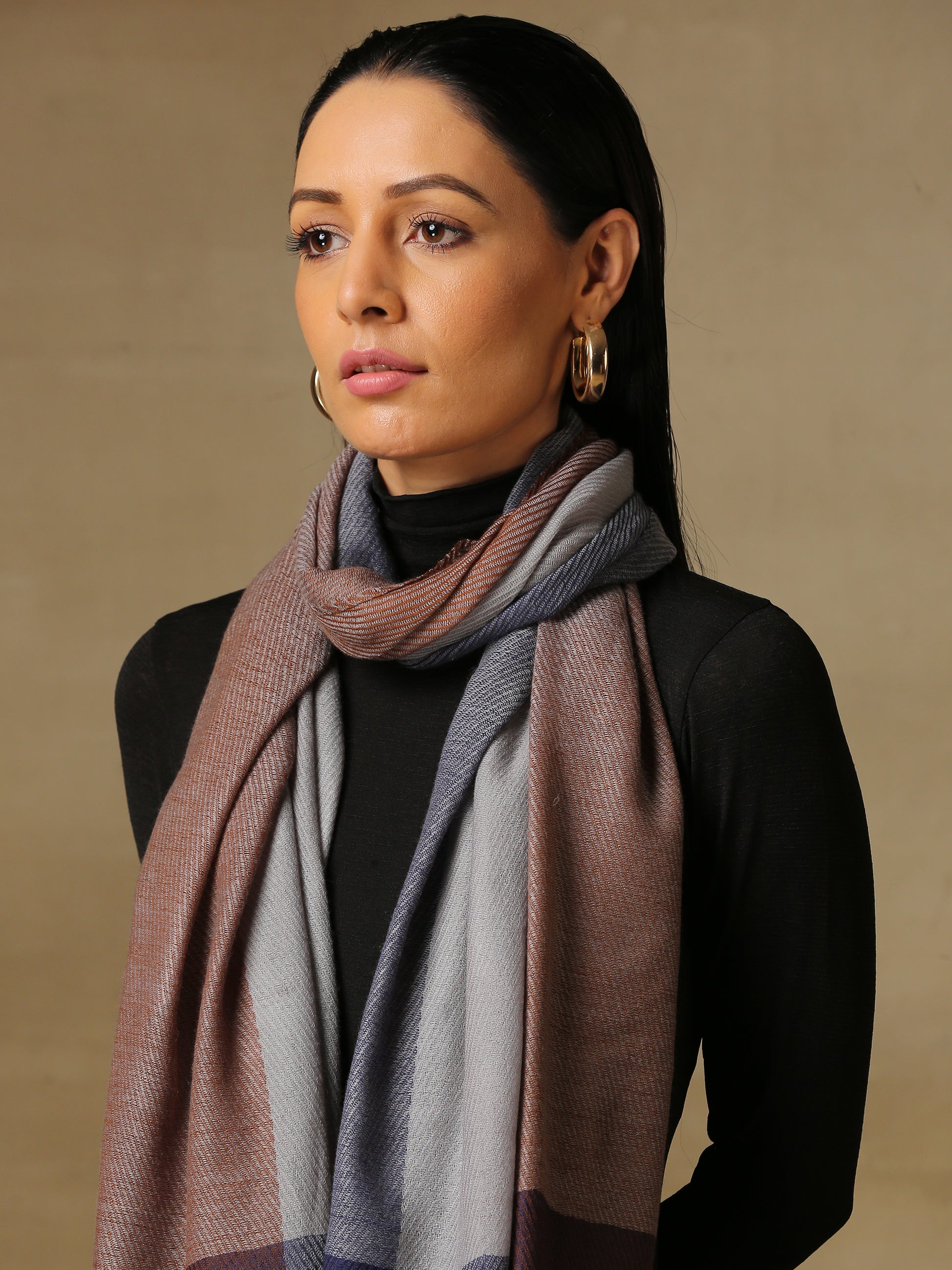 Model is wearing a Pardah stole by Shaza in gray, blue and brown.
